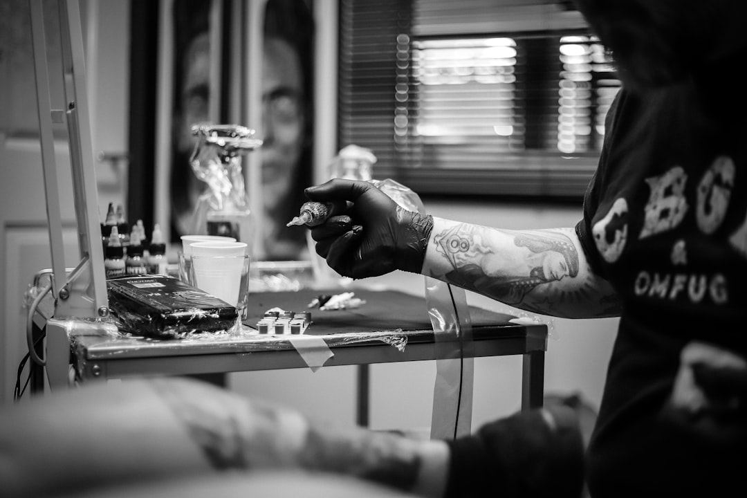 Ouvrir un salon de tatouage : guide complet des démarches