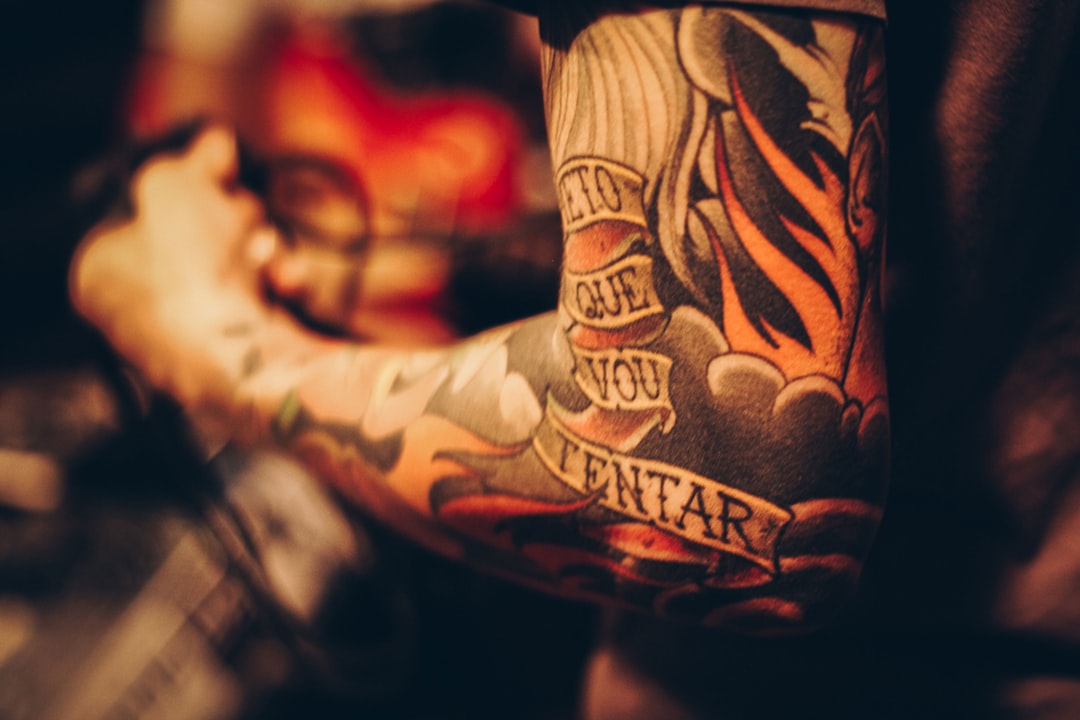 Tatouage et soleil : protégez votre encre cet été